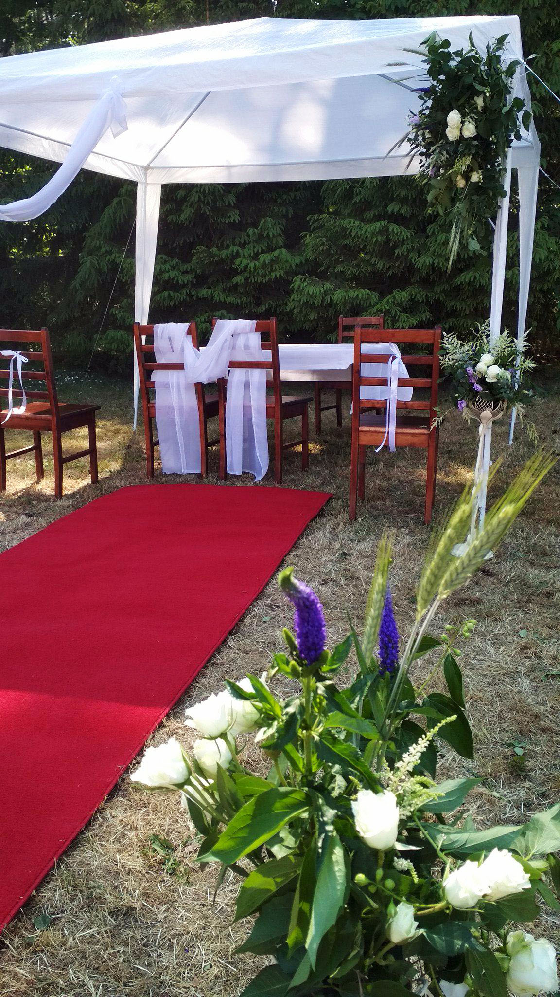 dekoracja pleneru ślubnego lawendowo-rustykalnie 